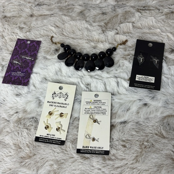 5 Piece Jewelry Making Pieces & Buttons - Picture 2 of 4